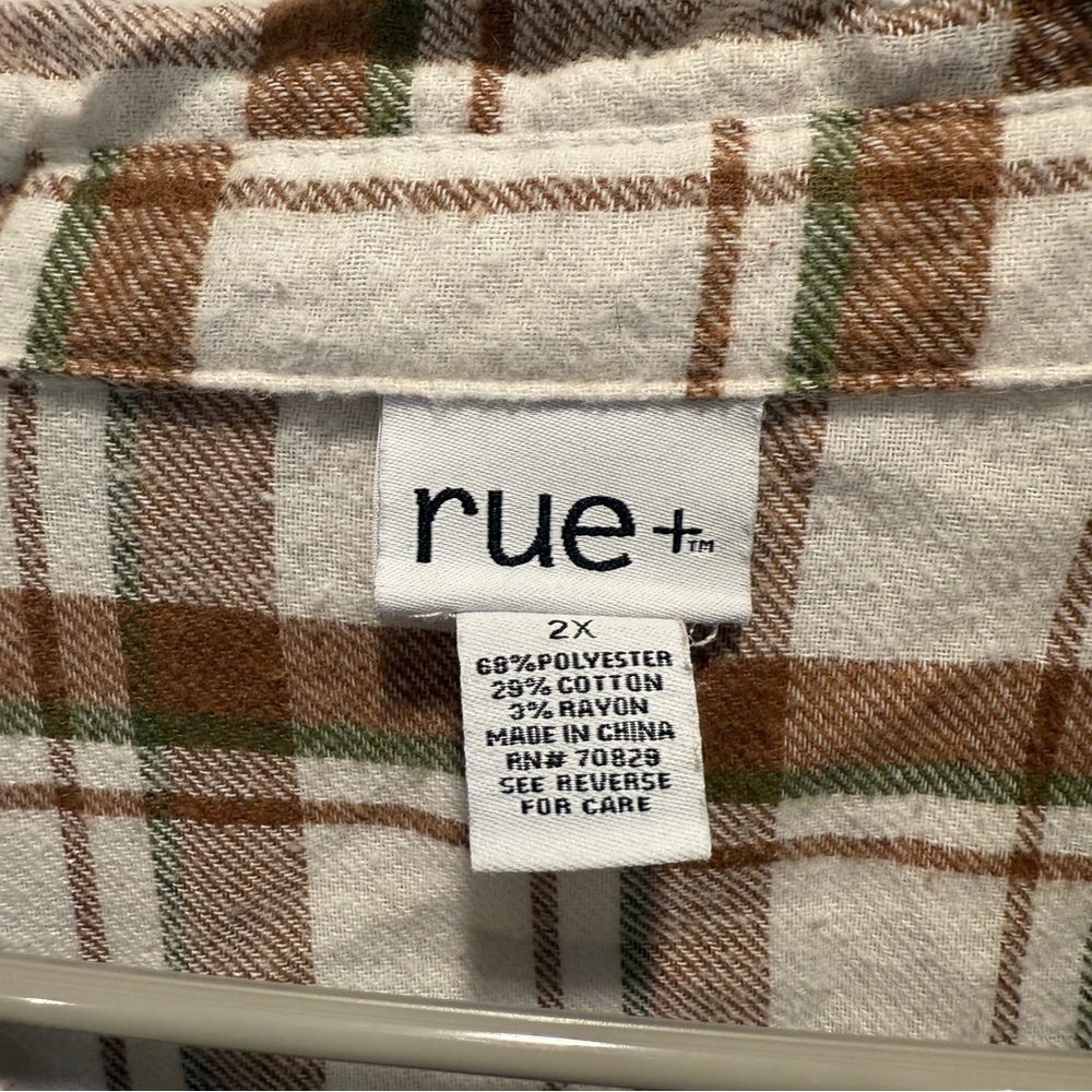 Rue21 Women’s White and Brown Plaid Flannel - Picture 4 of 6